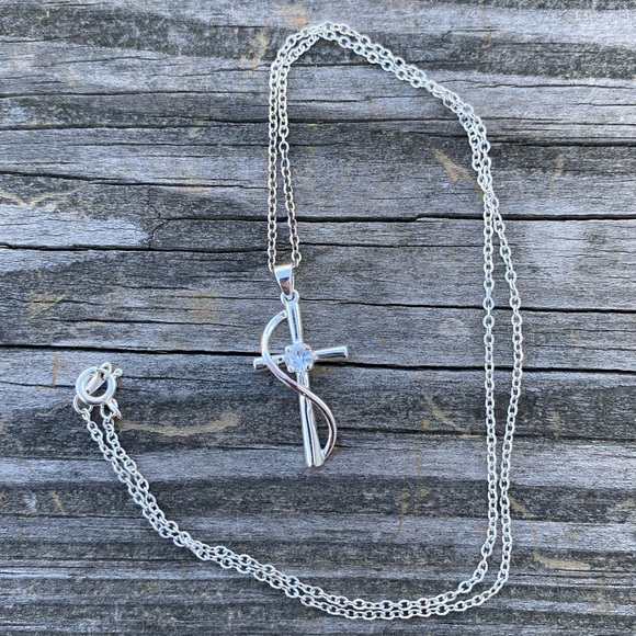 Cross necklace sterling silver plated with center CZ stone - Picture 3 of 7